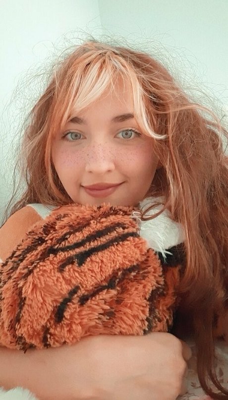 molly bl0om model sexy img