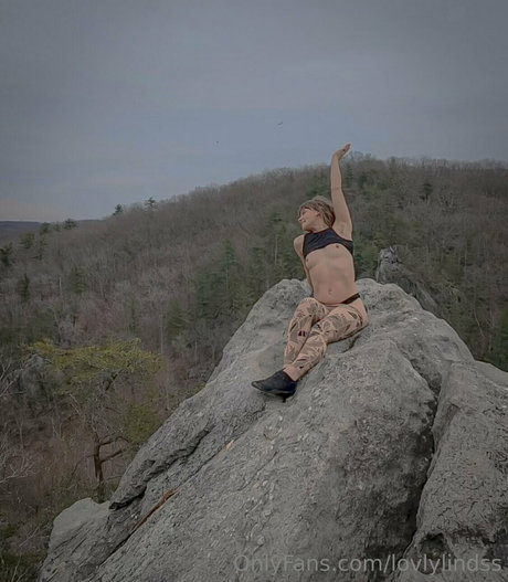 lovlylindss nude actress picture