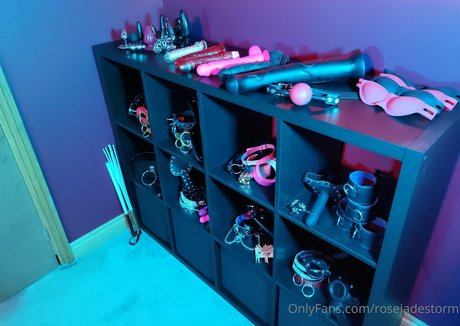 rosejadestorm pretty pornstar img