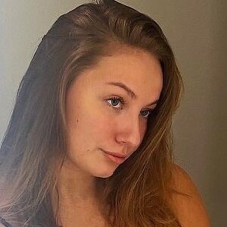 Annafitzs free model photo