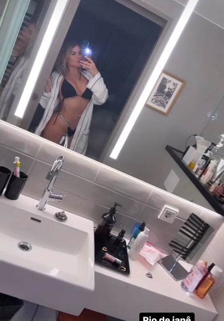 Tais Lambertini model sexy img