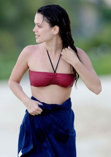 Rachel Bilson model erotic pic