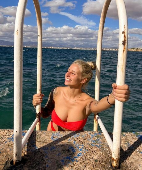 Carina Spack naked actress image