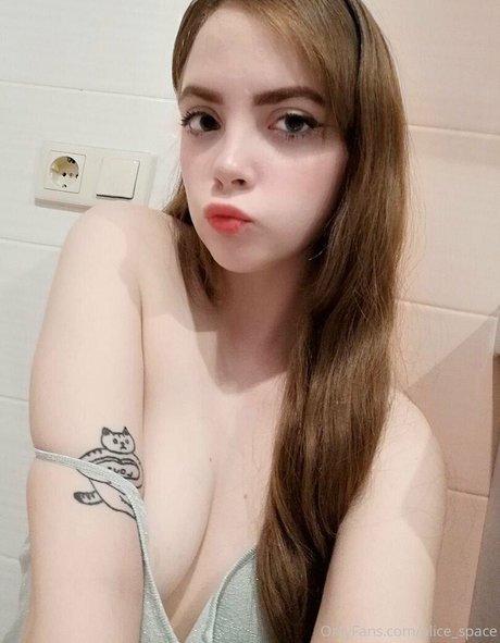 alicespace sexy actress picture