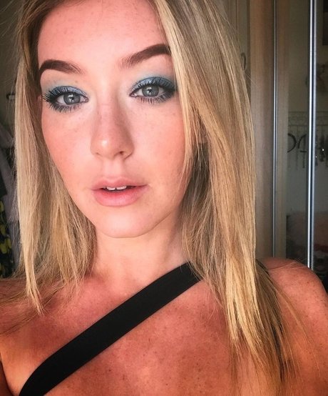 Creative Calm ASMR art actress pic