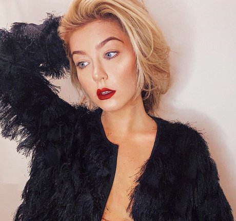 Creative Calm ASMR star adult picture