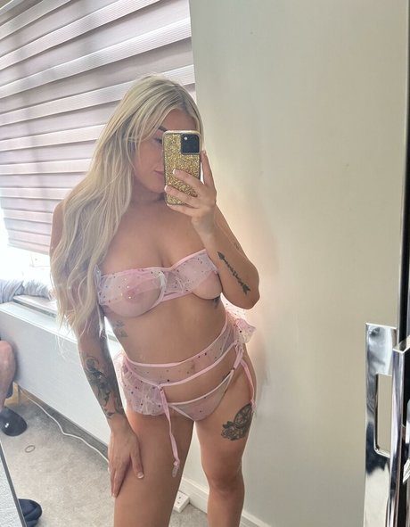 Ava Jade perfect star image