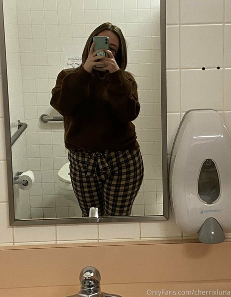 cherrixluna pornographic model photos
