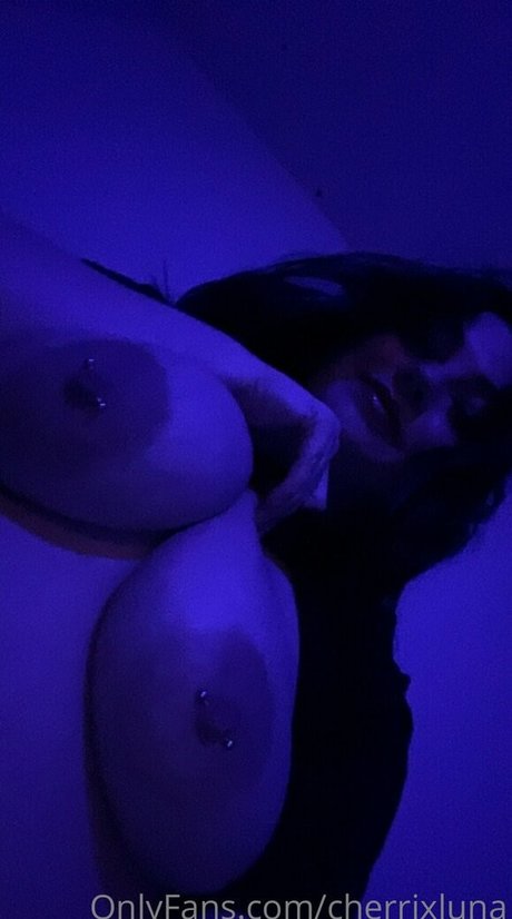 cherrixluna xxx model photo
