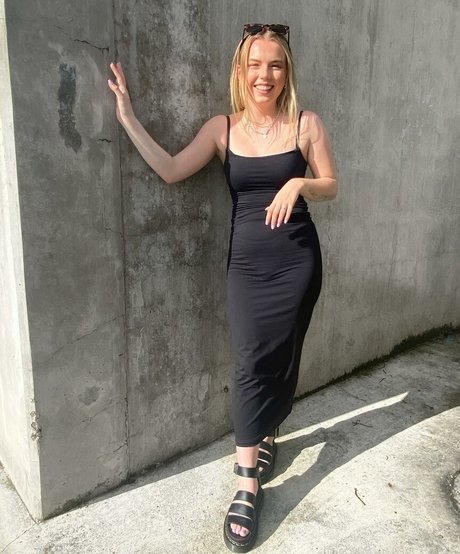 holliesworldd star exclusive image