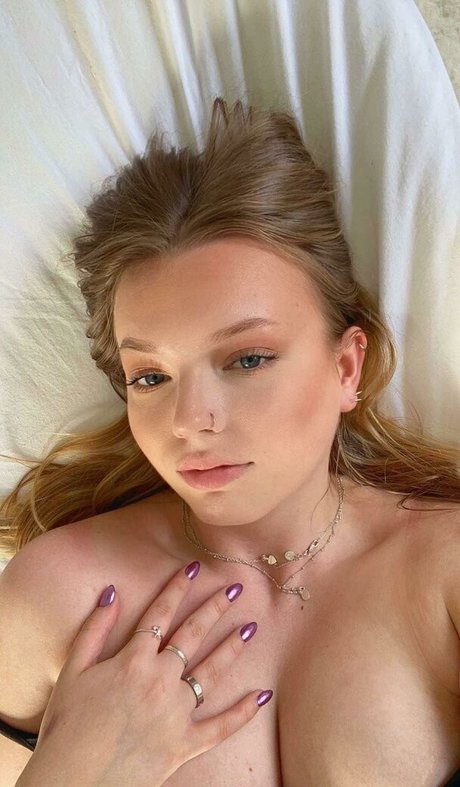 holliesworldd model hd gallery