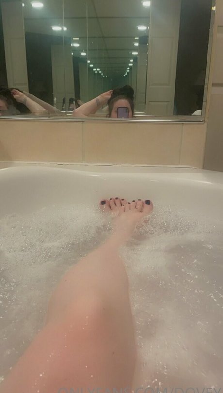 dovey erotic model img