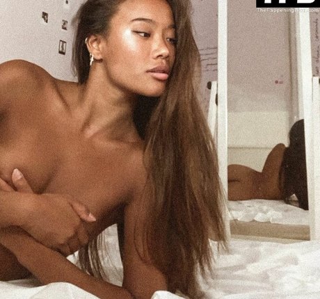 Nona Sobo erotic actress photo