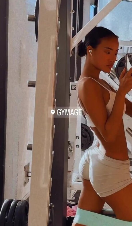 Nona Sobo erotic actress gallery