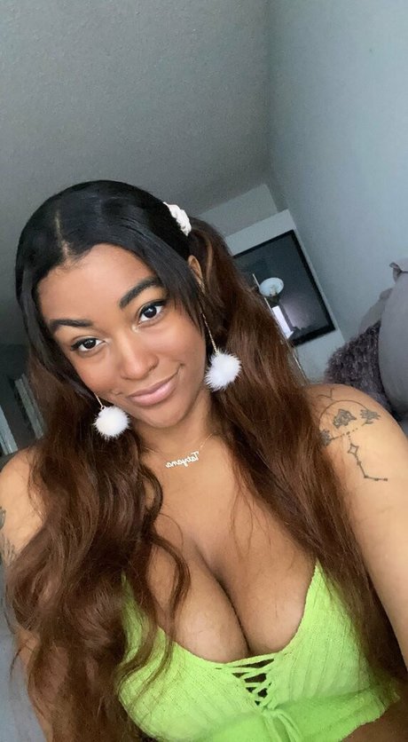 TatyMx star erotic photos