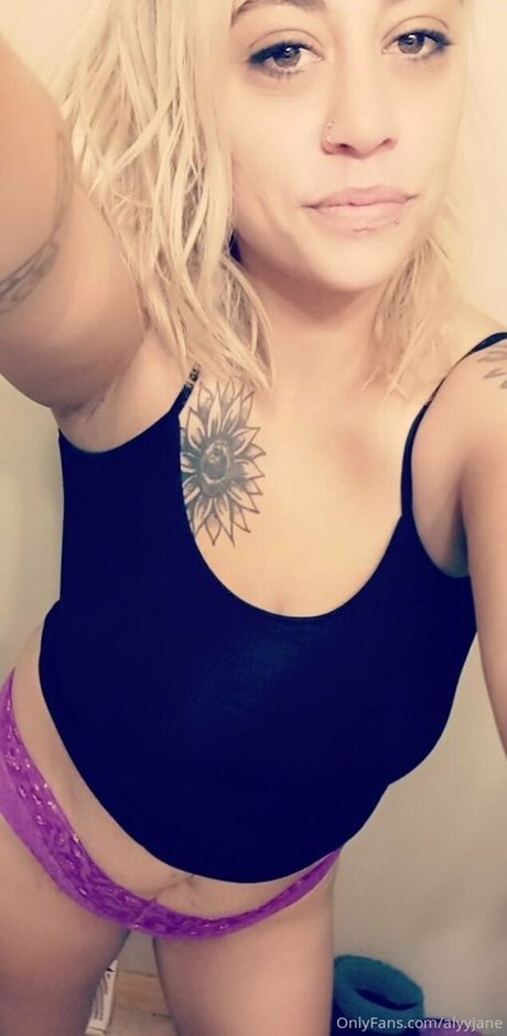 alyyjane high quality model picture