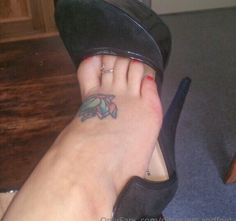 ditteslegsandfeet star hd gallery