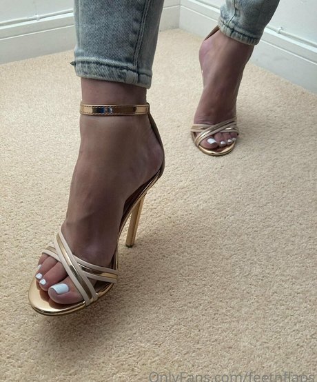 feetnflaps art pornstar photo