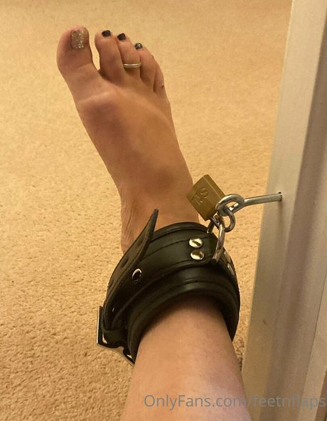 feetnflaps pretty actress galleries