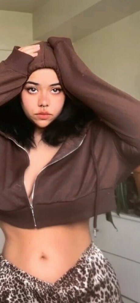 Saddestdoll nude model photo