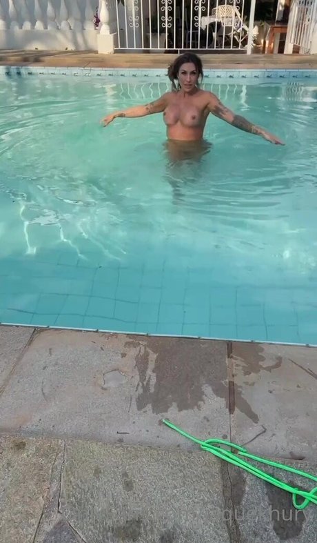 Jaque Khury adult model img