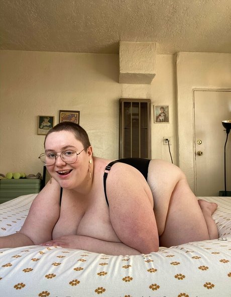 chubbyfrogprincess exclusive model picture