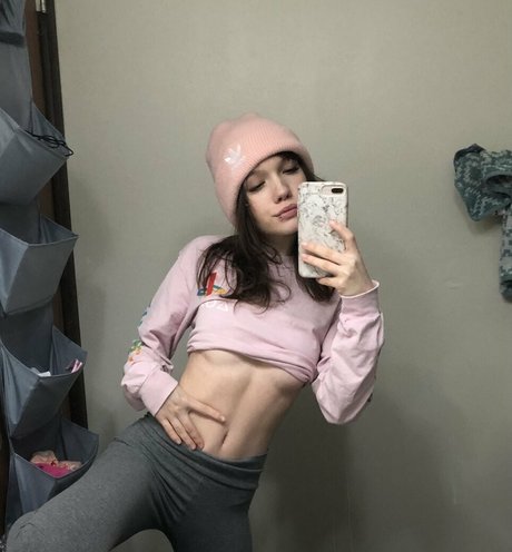 Mewnii free model img