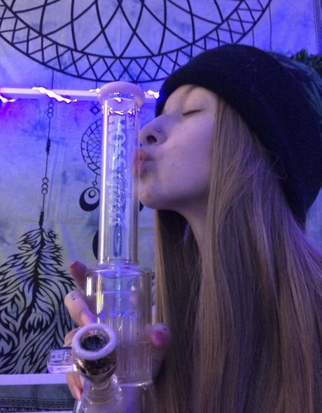 sadlittlesun nude star img