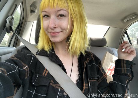 sadlittlesun pornstar hot pic