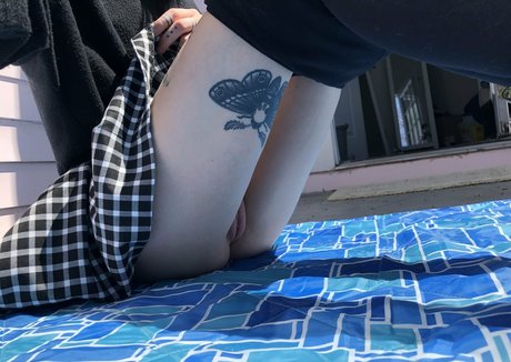 sadlittlesun model nude archive