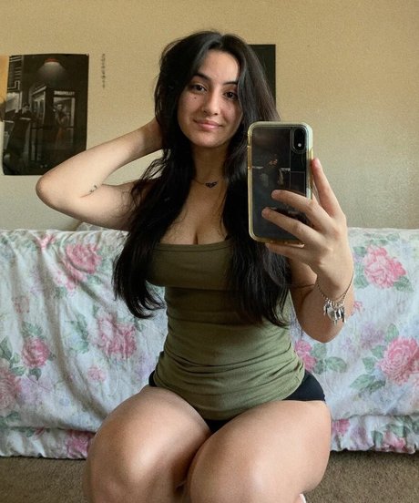 Anneiise nudes model pictures