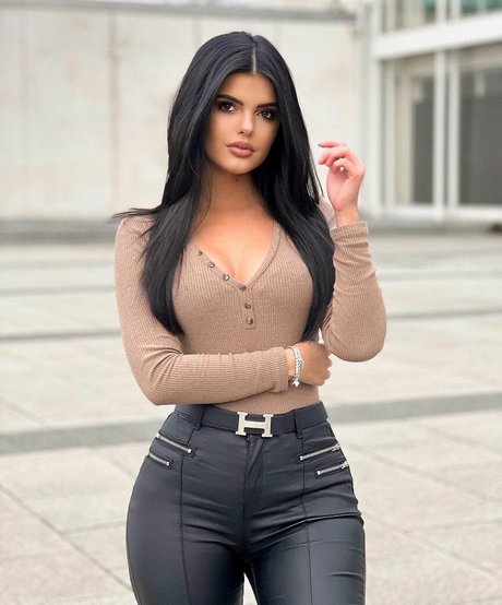 Lara Benjamina Winter pornstar high quality gallery