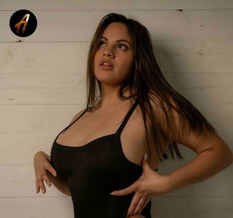 zisulei xxx model picture