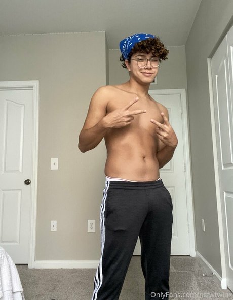 nsfwtwinx naked actress images