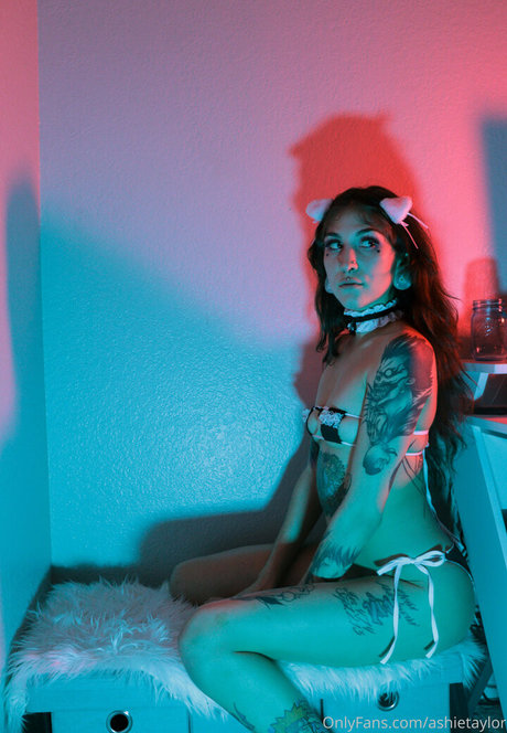 shy onlyfans free photo