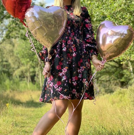 lillieinlace model adult image