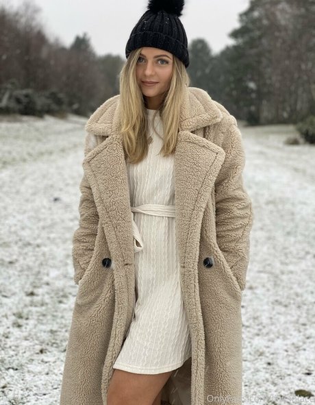 lillieinlace naked model photos