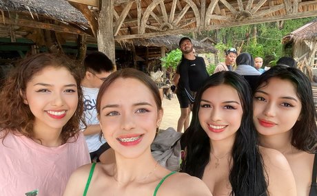 Escosis Sisters model hot image