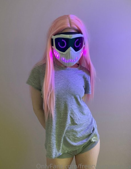 freecybervanessa model top images