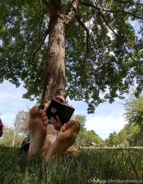 barefeeticus top star photo