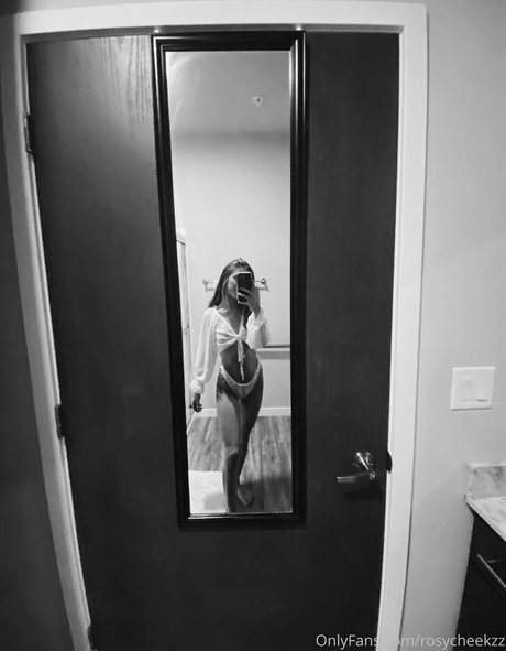 rosycheekzz model beautiful pictures