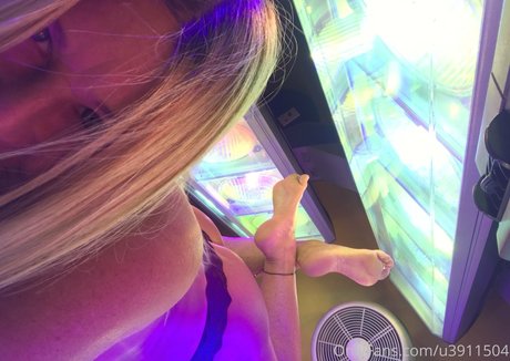 wonderfeetwoman art star photo