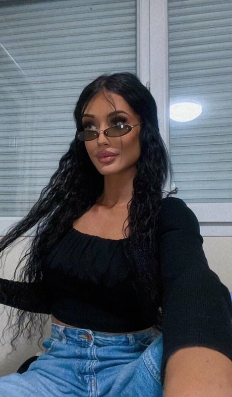 Trannyeva beautiful actress img