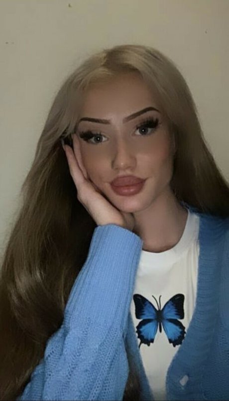 Trannyeva porn star photo