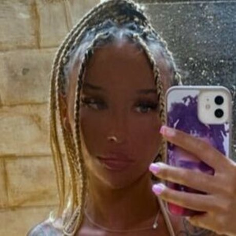 badgalamii model nudes image