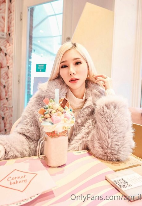 Apr il naked actress galleries