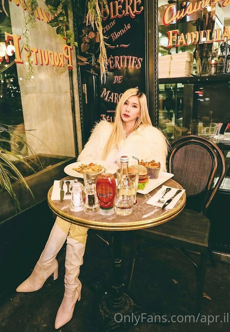 Apr il pretty model picture