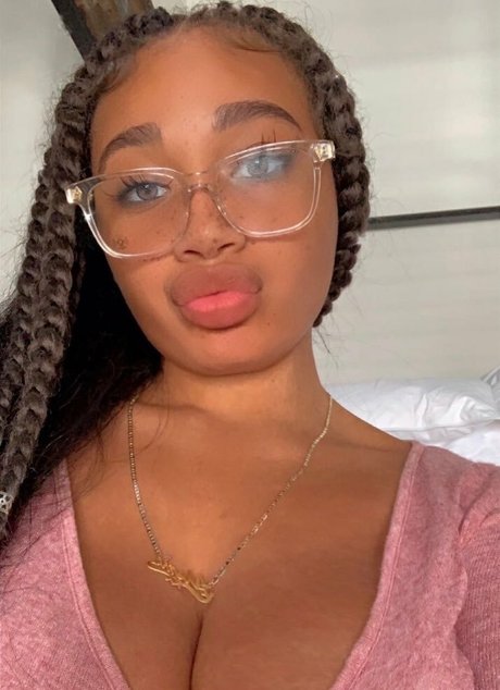 Lexxiibaebie adult model image