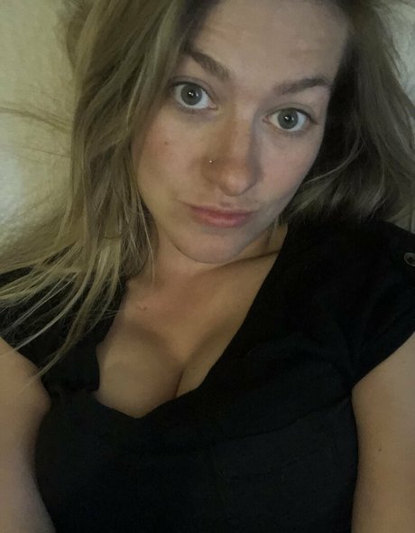 tittytata Profile pic