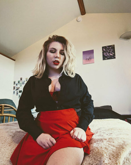 dancingkitten pretty model img